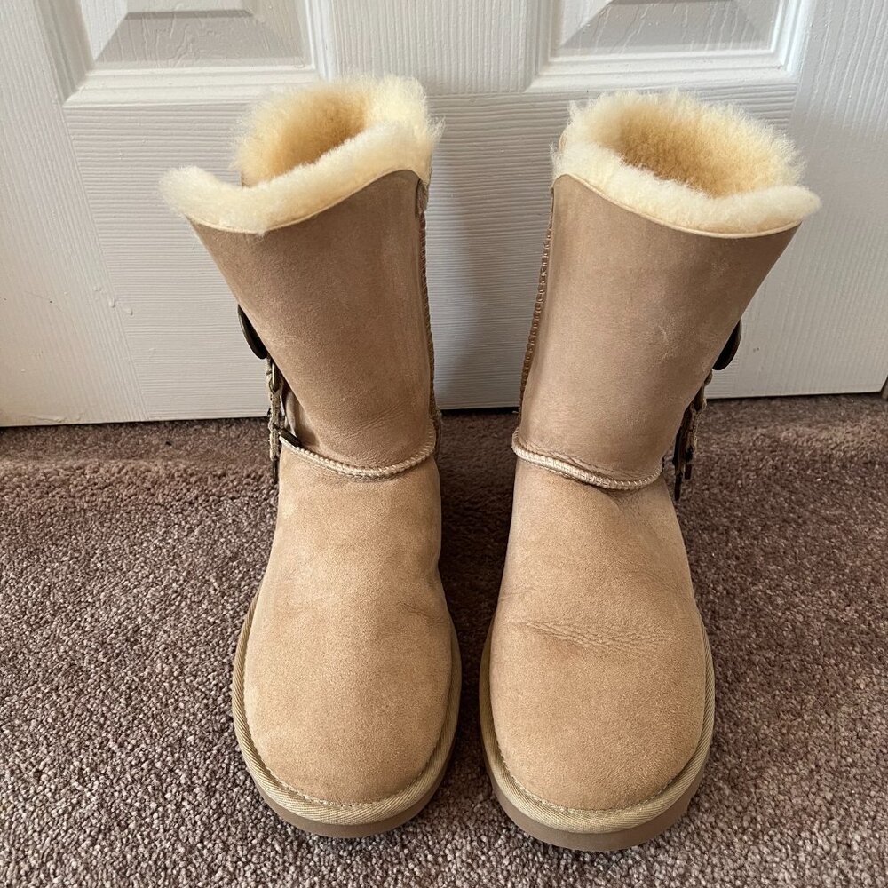 UGG Azalea Button Classic Short Boots - Sand - Size 8